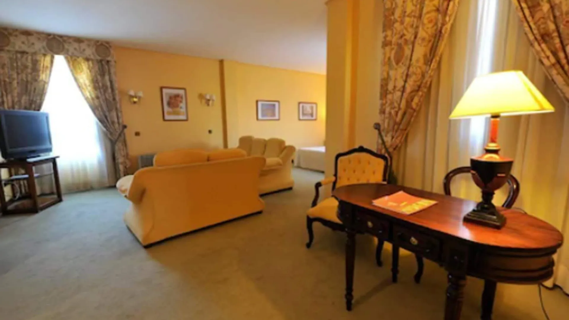 Hotel Lozano Antequera 3*,  Spagna